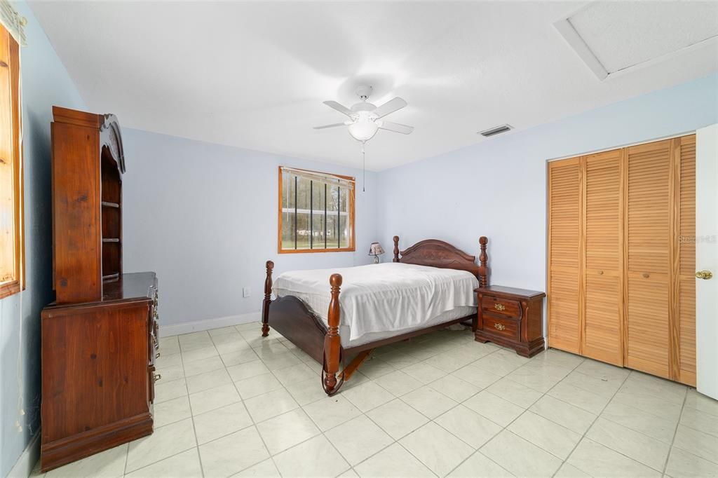 Activo con contrato: $349,000 (3 camas, 2 baños, 1684 Pies cuadrados)