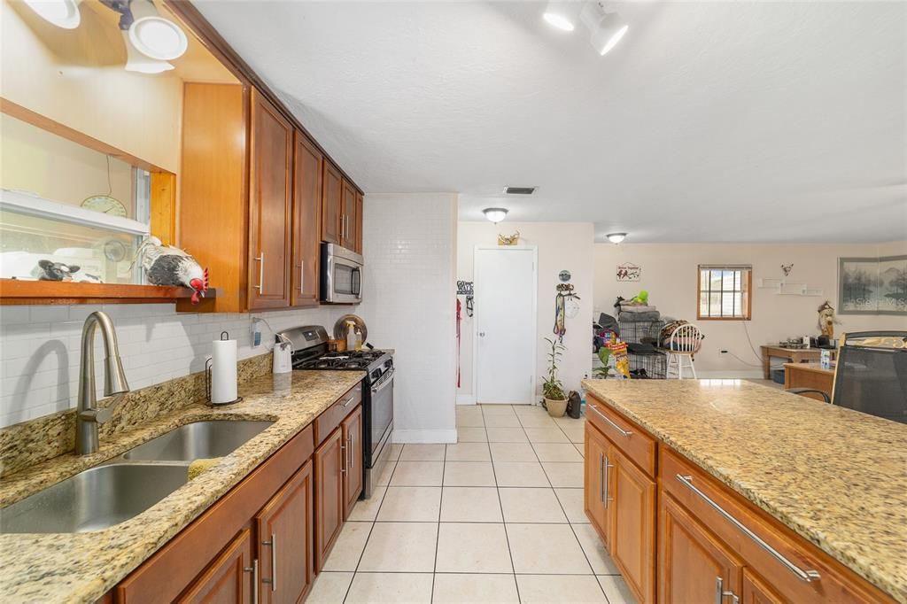 Activo con contrato: $349,000 (3 camas, 2 baños, 1684 Pies cuadrados)