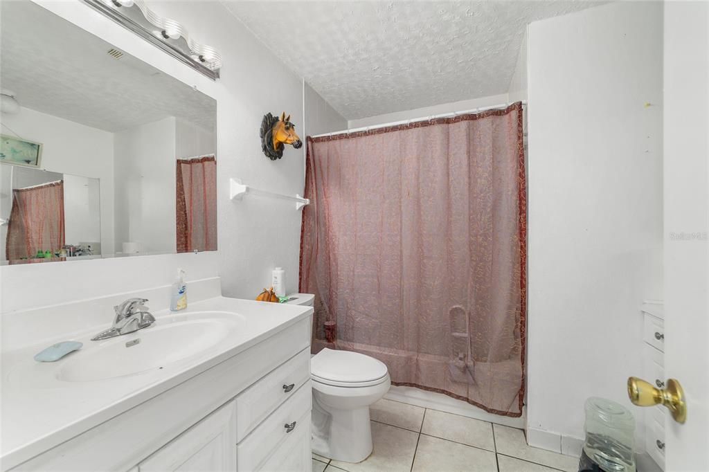 Activo con contrato: $349,000 (3 camas, 2 baños, 1684 Pies cuadrados)