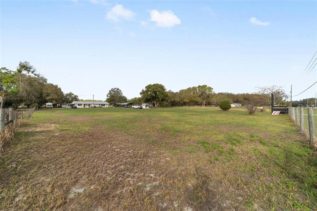 Activo con contrato: $349,000 (3 camas, 2 baños, 1684 Pies cuadrados)