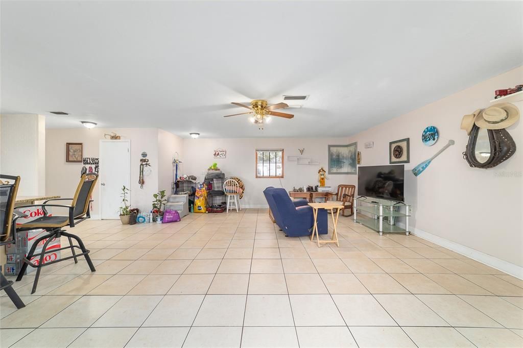 Activo con contrato: $349,000 (3 camas, 2 baños, 1684 Pies cuadrados)