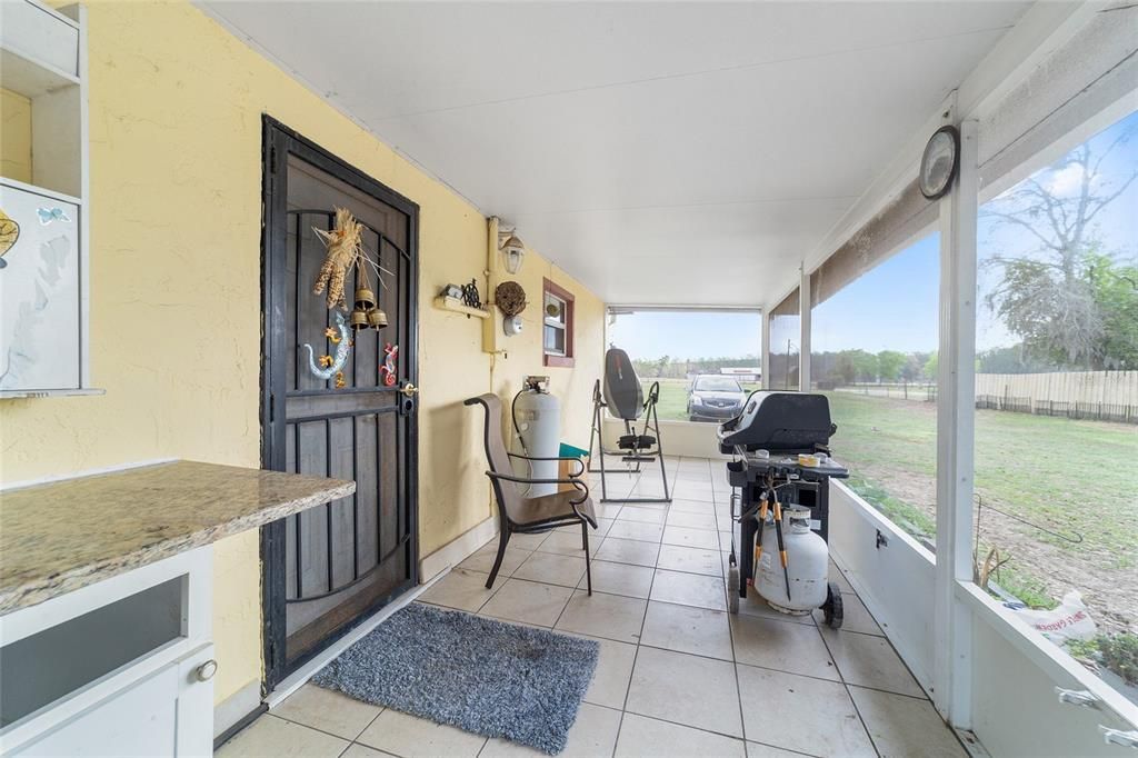 Activo con contrato: $349,000 (3 camas, 2 baños, 1684 Pies cuadrados)