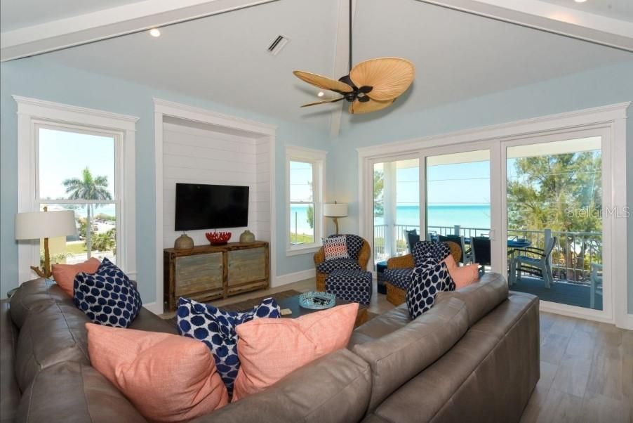 For Sale: $4,450,000 (6 beds, 6 baths, 3018 Square Feet)