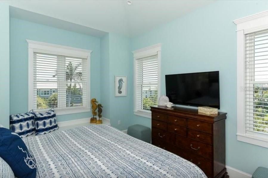 For Sale: $4,450,000 (6 beds, 6 baths, 3018 Square Feet)