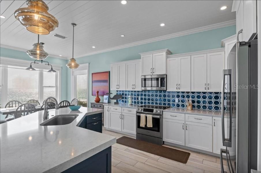 For Sale: $4,450,000 (6 beds, 6 baths, 3018 Square Feet)
