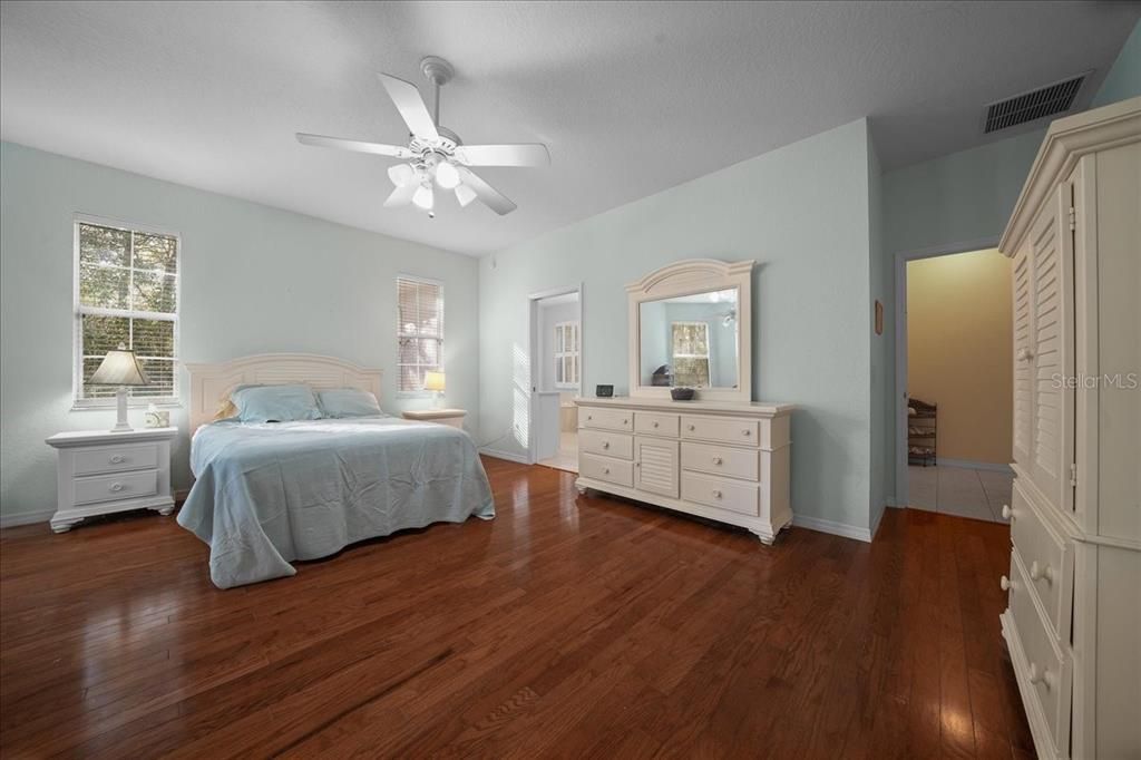 En Venta: $799,000 (3 camas, 2 baños, 2345 Pies cuadrados)