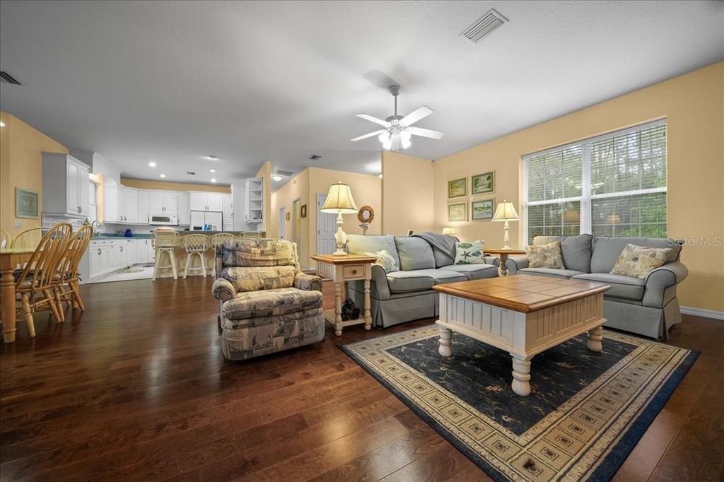 En Venta: $799,000 (3 camas, 2 baños, 2345 Pies cuadrados)