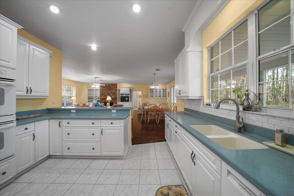 En Venta: $799,000 (3 camas, 2 baños, 2345 Pies cuadrados)