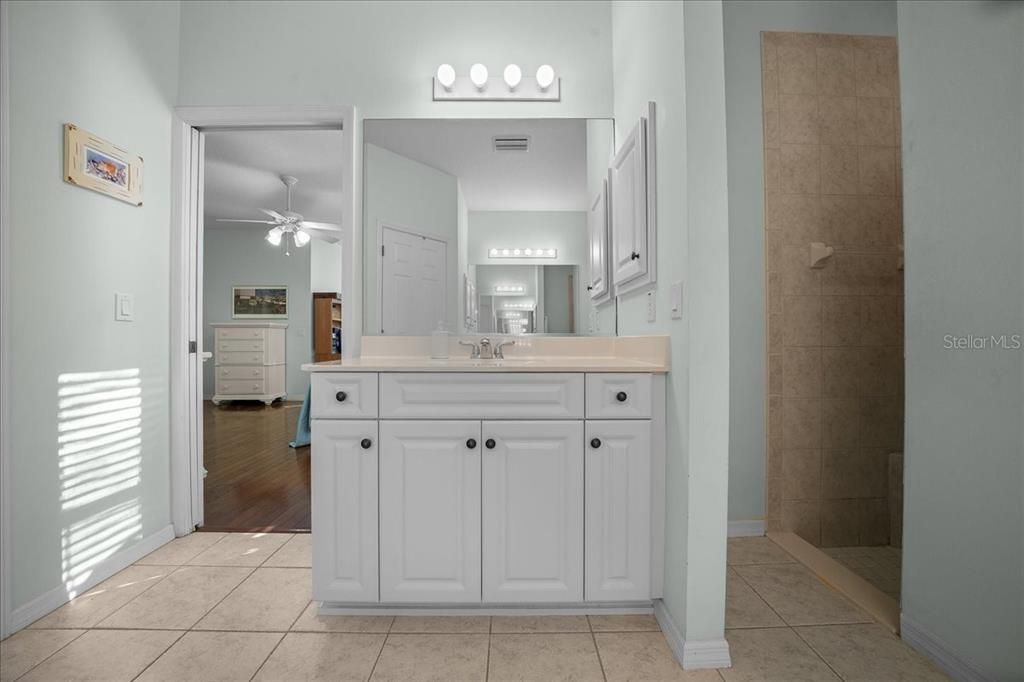 En Venta: $799,000 (3 camas, 2 baños, 2345 Pies cuadrados)