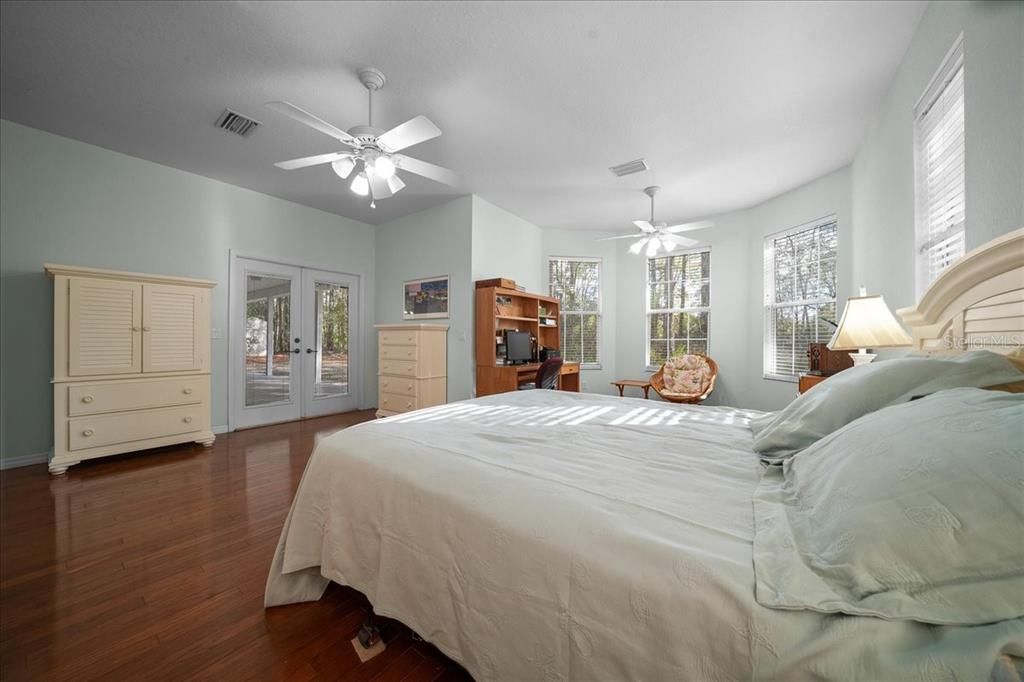 En Venta: $799,000 (3 camas, 2 baños, 2345 Pies cuadrados)