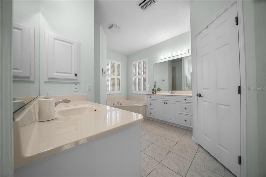 En Venta: $799,000 (3 camas, 2 baños, 2345 Pies cuadrados)