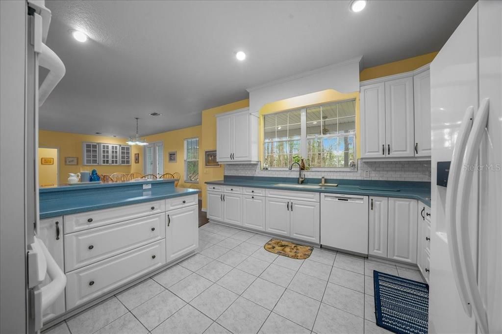 En Venta: $799,000 (3 camas, 2 baños, 2345 Pies cuadrados)