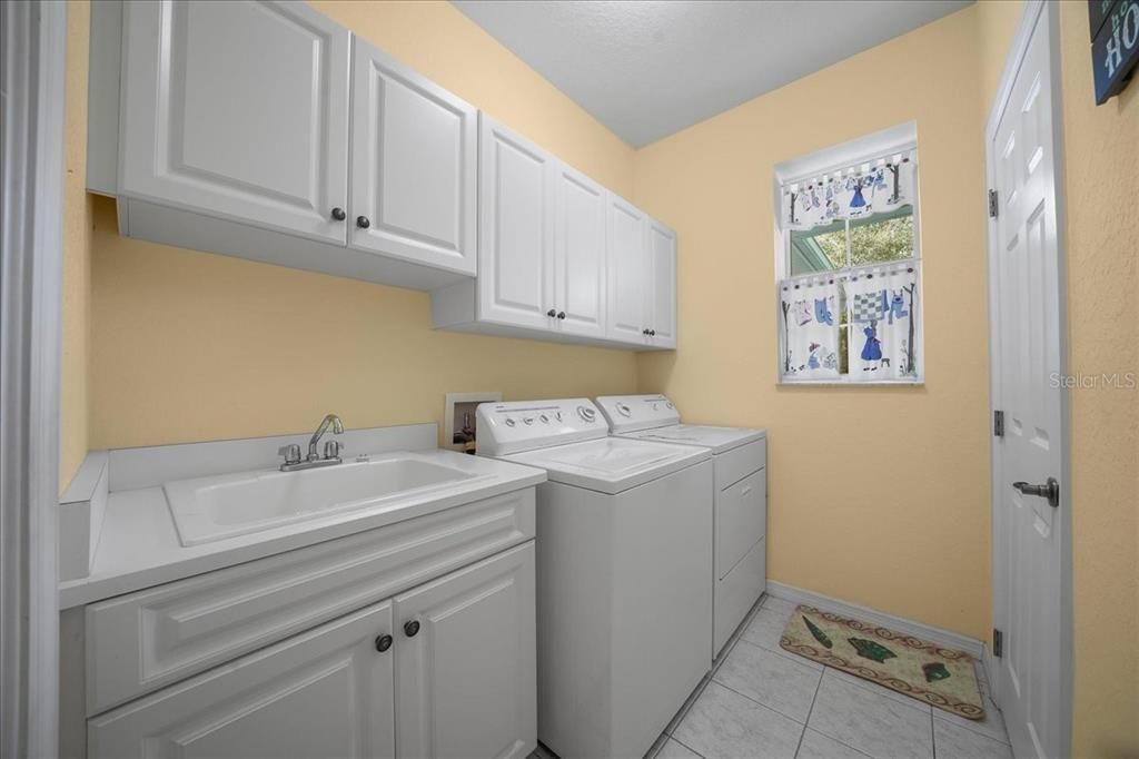 En Venta: $799,000 (3 camas, 2 baños, 2345 Pies cuadrados)