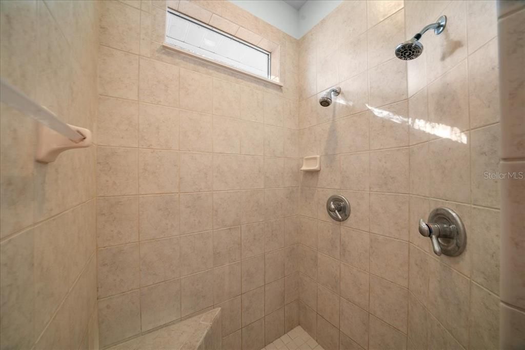 En Venta: $799,000 (3 camas, 2 baños, 2345 Pies cuadrados)