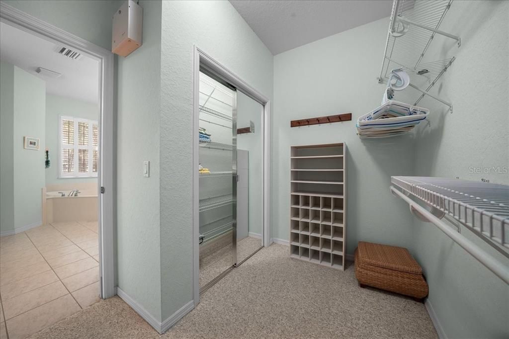 En Venta: $799,000 (3 camas, 2 baños, 2345 Pies cuadrados)