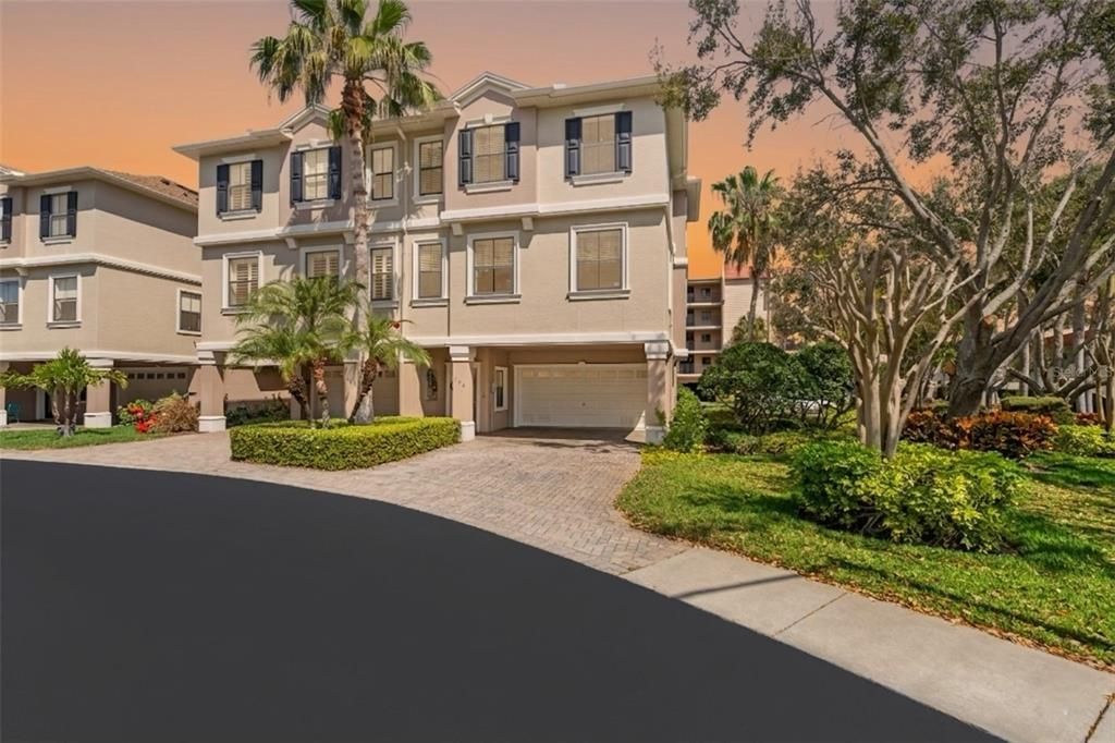 For Sale: $699,000 (3 beds, 2 baths, 2406 Square Feet)