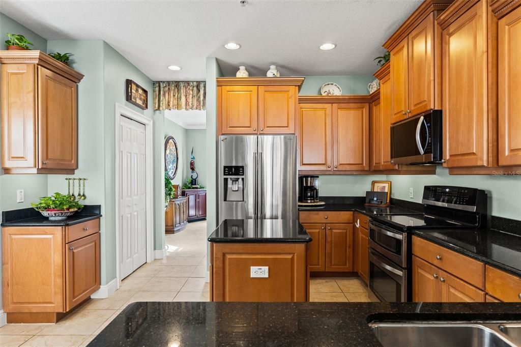 For Sale: $699,000 (3 beds, 2 baths, 2406 Square Feet)