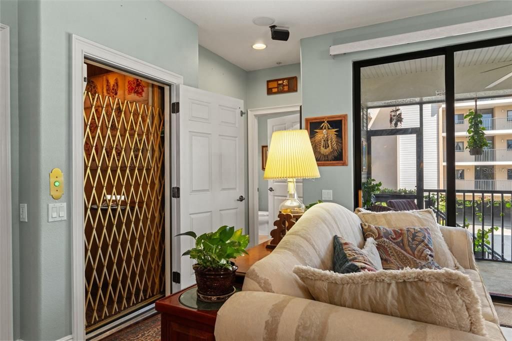 For Sale: $699,000 (3 beds, 2 baths, 2406 Square Feet)