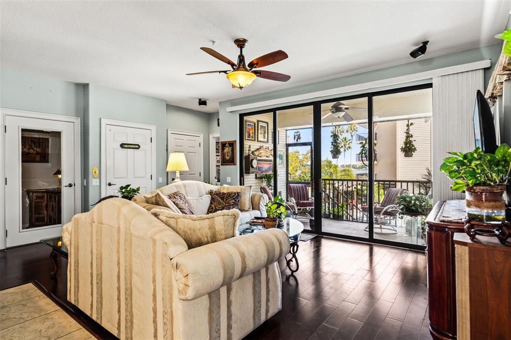 For Sale: $699,000 (3 beds, 2 baths, 2406 Square Feet)