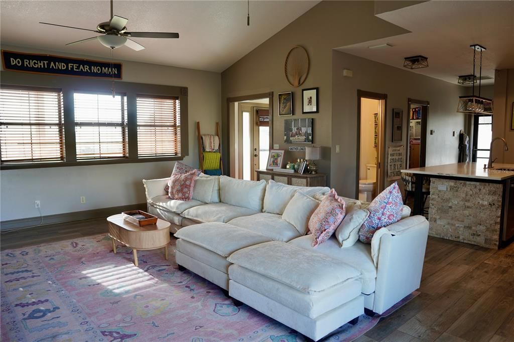 待售: $1,895,000 (3 贝兹, 2 浴室, 2957 平方英尺)