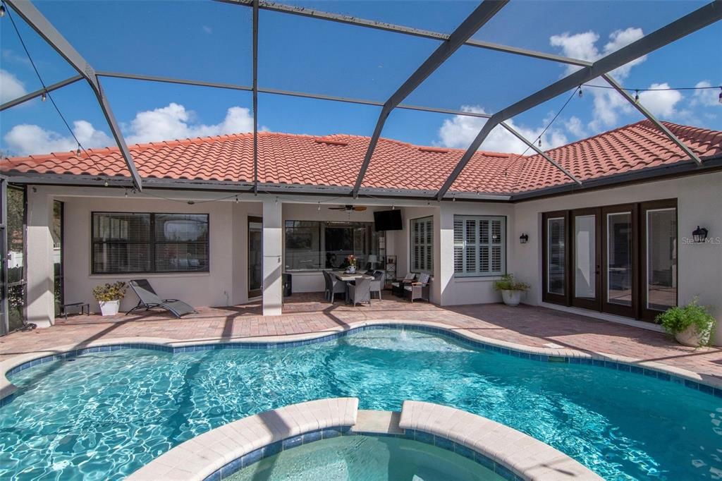 Activo con contrato: $799,000 (5 camas, 4 baños, 3144 Pies cuadrados)