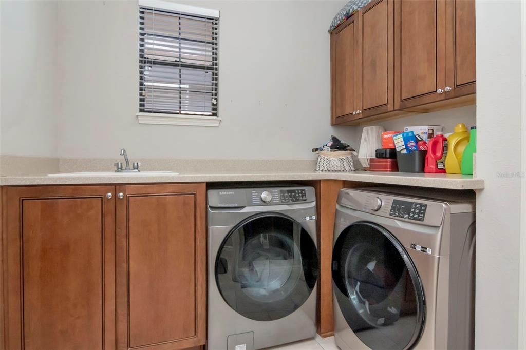 Activo con contrato: $799,000 (5 camas, 4 baños, 3144 Pies cuadrados)