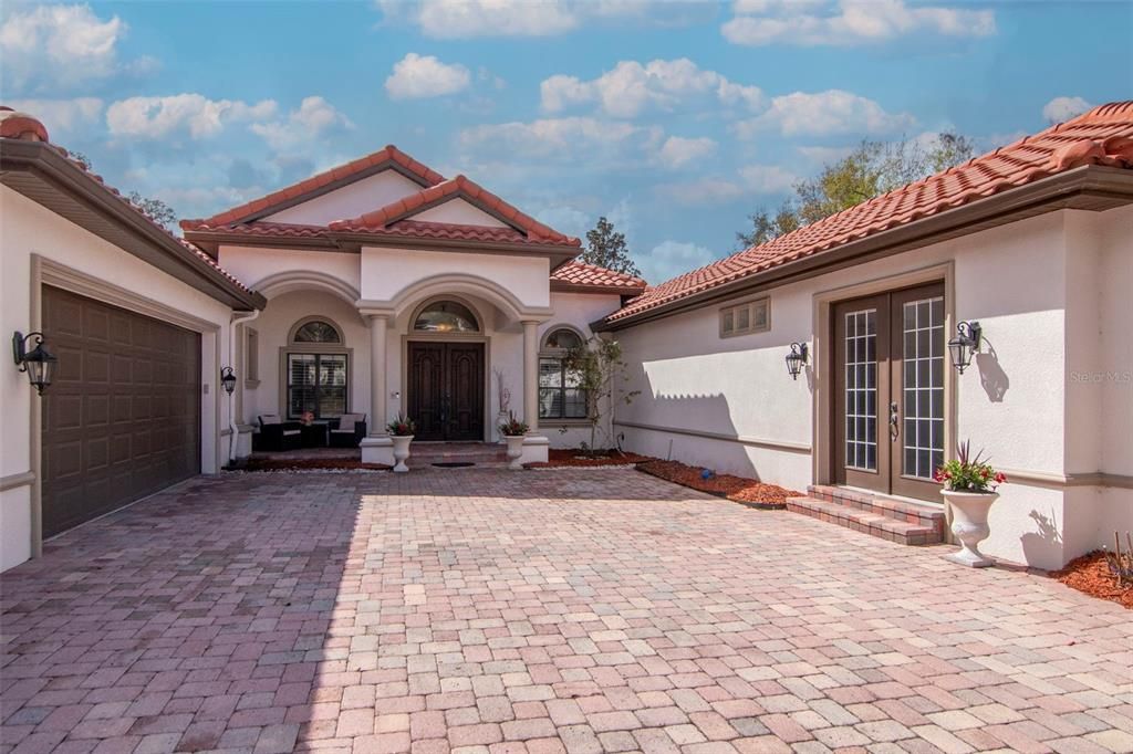 Activo con contrato: $799,000 (5 camas, 4 baños, 3144 Pies cuadrados)