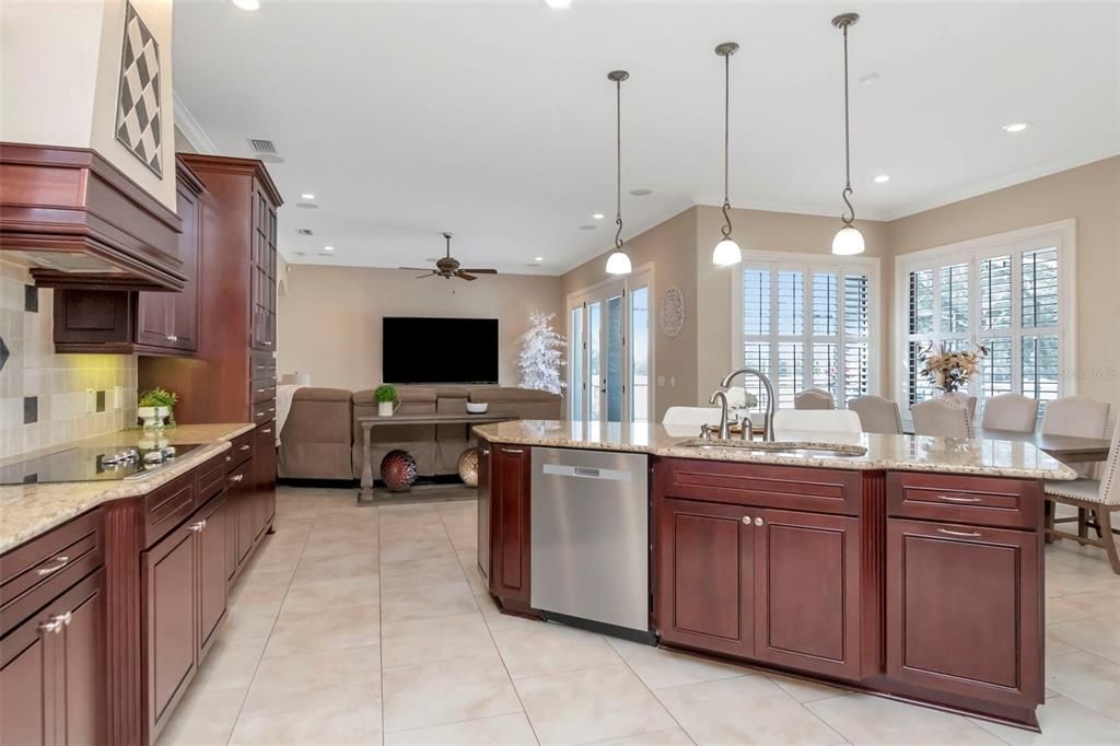 Activo con contrato: $799,000 (5 camas, 4 baños, 3144 Pies cuadrados)