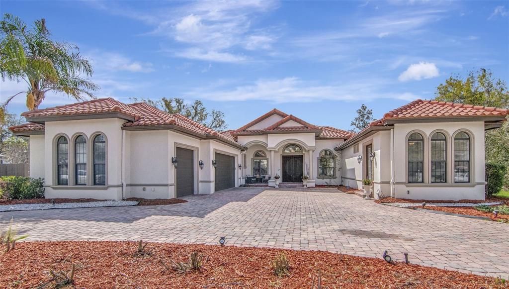 Activo con contrato: $799,000 (5 camas, 4 baños, 3144 Pies cuadrados)