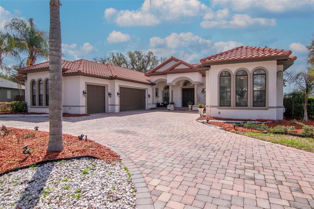 Activo con contrato: $799,000 (5 camas, 4 baños, 3144 Pies cuadrados)