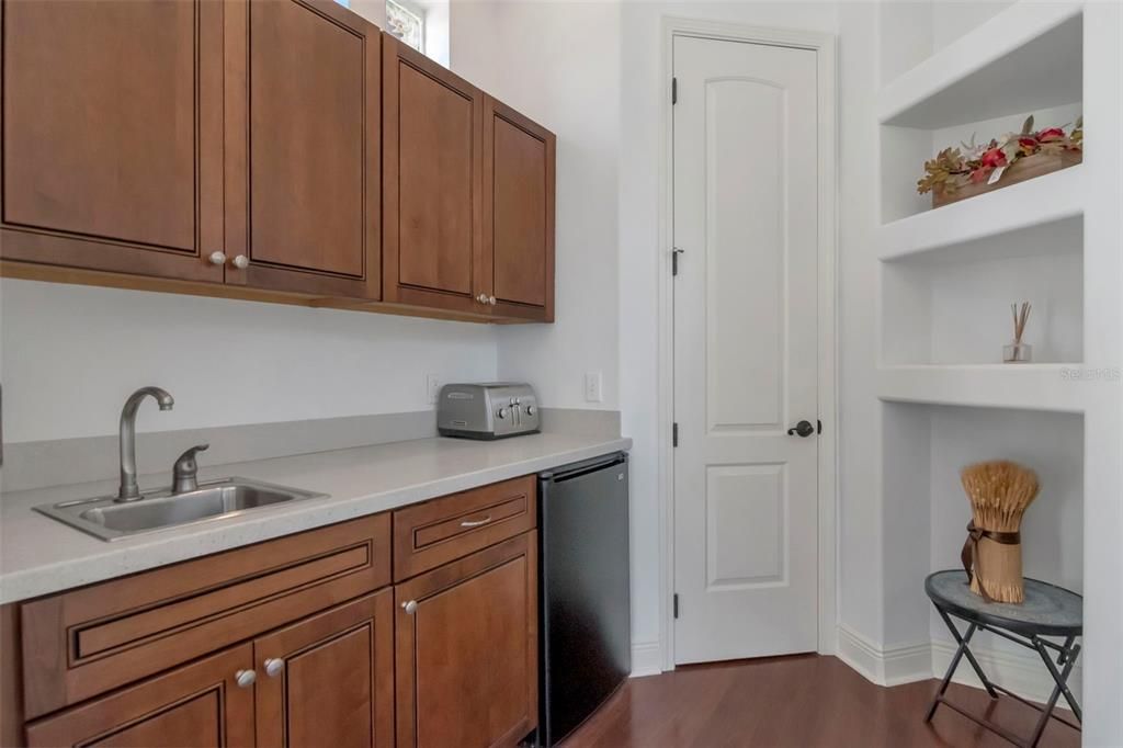 Activo con contrato: $799,000 (5 camas, 4 baños, 3144 Pies cuadrados)