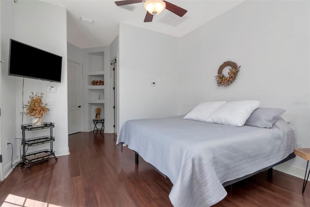 Activo con contrato: $799,000 (5 camas, 4 baños, 3144 Pies cuadrados)