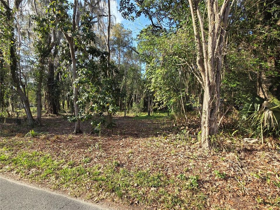 На продажу: $415,000 (0.45 acres)