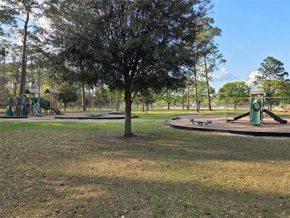 На продажу: $415,000 (0.45 acres)