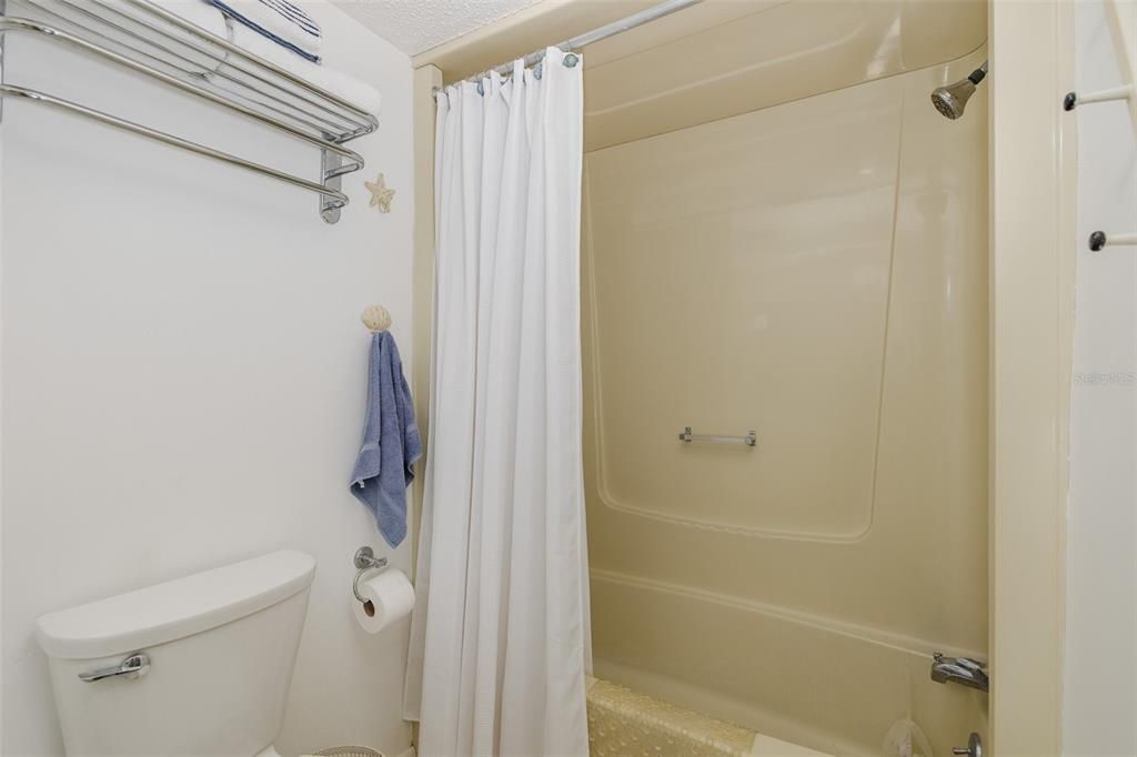 На продажу: $133,000 (2 спален, 2 ванн, 1388 Квадратных фут)