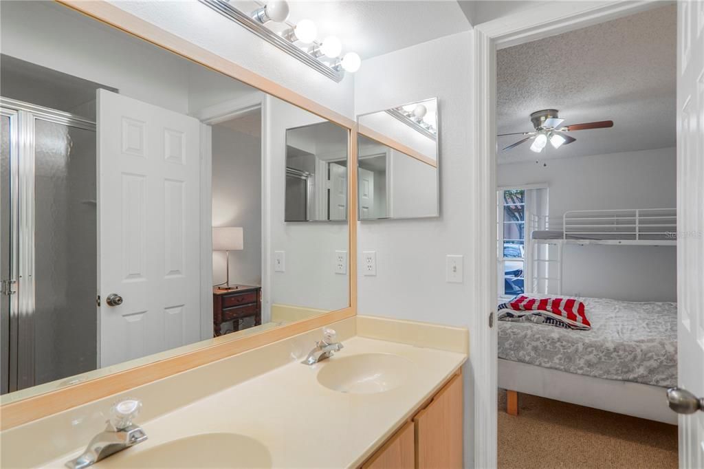Activo con contrato: $185,000 (2 camas, 2 baños, 1080 Pies cuadrados)