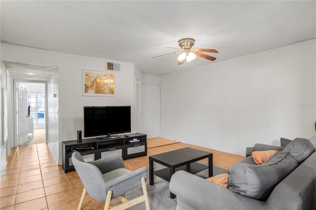 Activo con contrato: $185,000 (2 camas, 2 baños, 1080 Pies cuadrados)