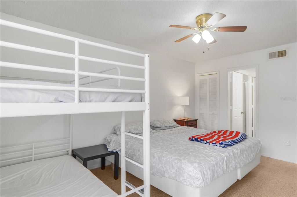 Activo con contrato: $185,000 (2 camas, 2 baños, 1080 Pies cuadrados)