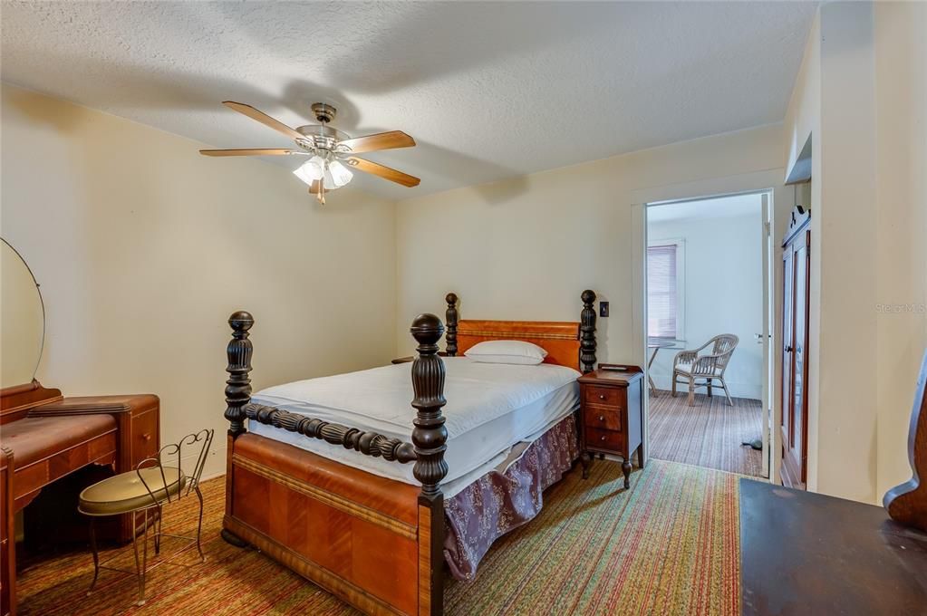 Activo con contrato: $299,900 (2 camas, 3 baños, 954 Pies cuadrados)