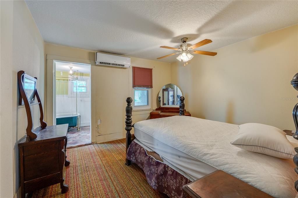Activo con contrato: $299,900 (2 camas, 3 baños, 954 Pies cuadrados)