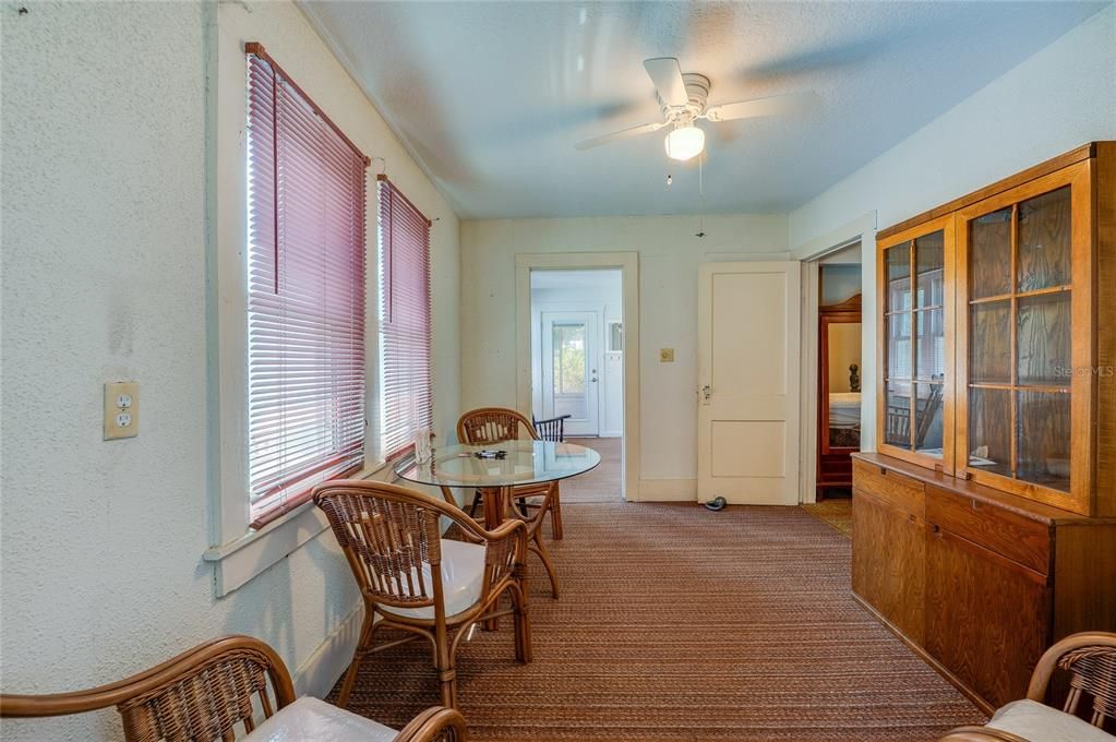 Activo con contrato: $299,900 (2 camas, 3 baños, 954 Pies cuadrados)