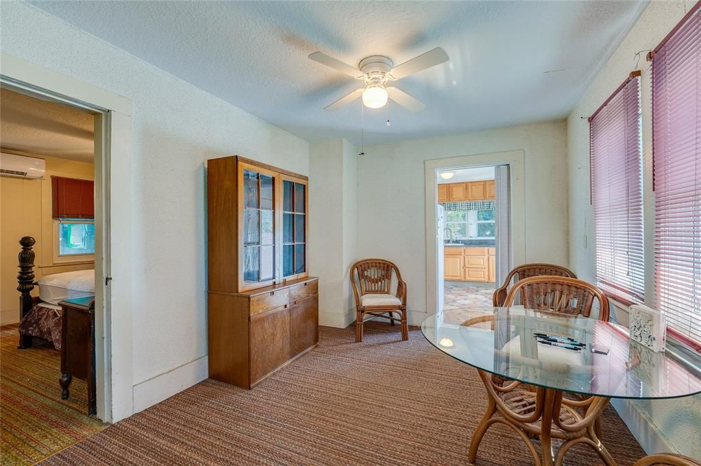 Activo con contrato: $299,900 (2 camas, 3 baños, 954 Pies cuadrados)