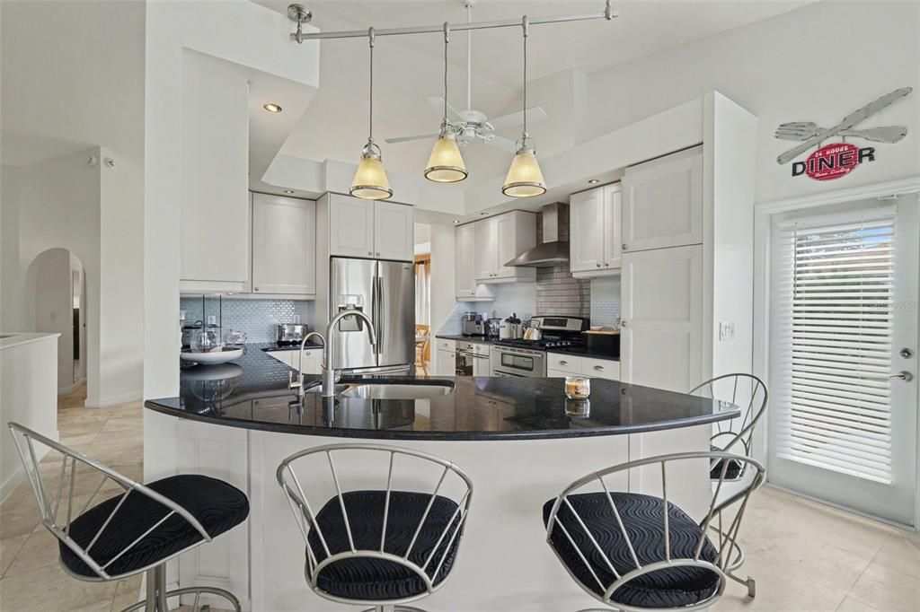 Active With Contract: $599,900 (3 beds, 3 baths, 2948 Square Feet)