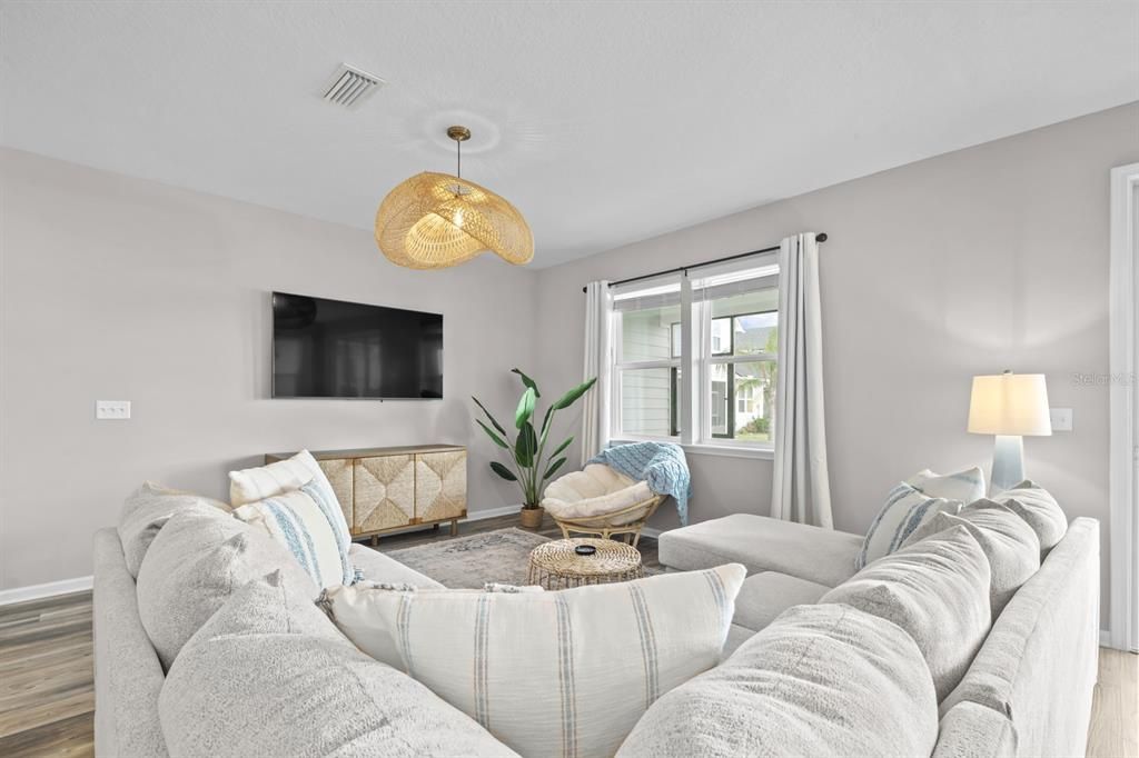 For Sale: $749,999 (4 beds, 3 baths, 2527 Square Feet)