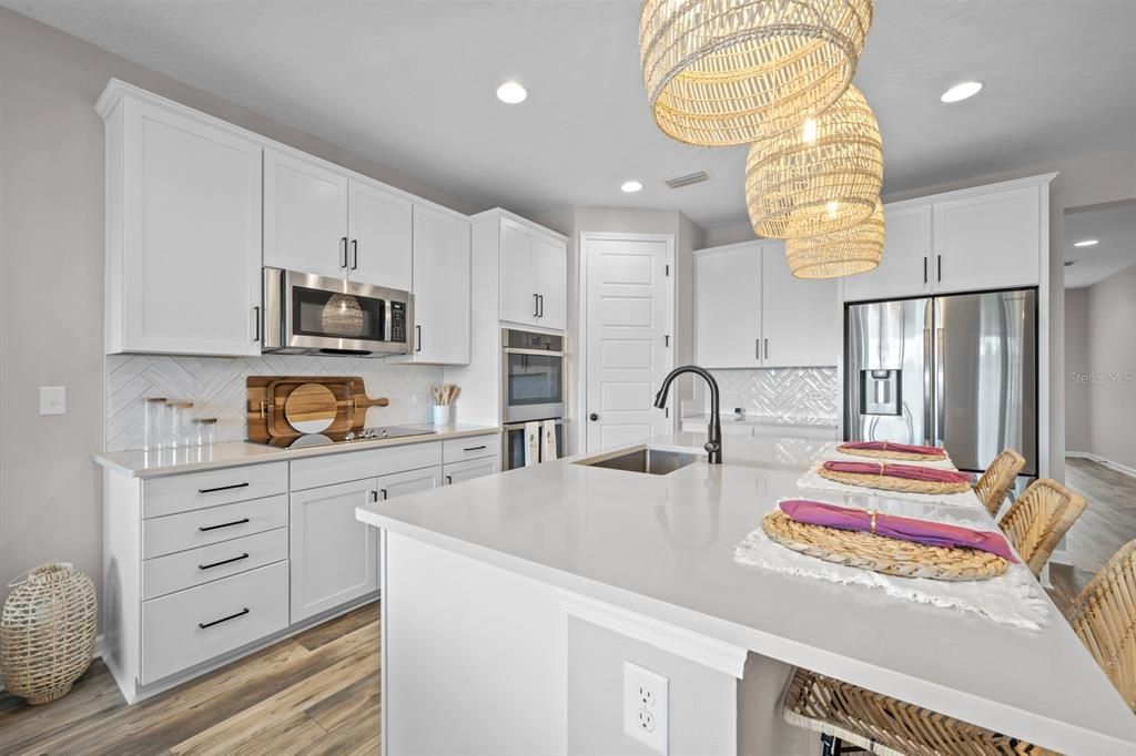 For Sale: $749,999 (4 beds, 3 baths, 2527 Square Feet)