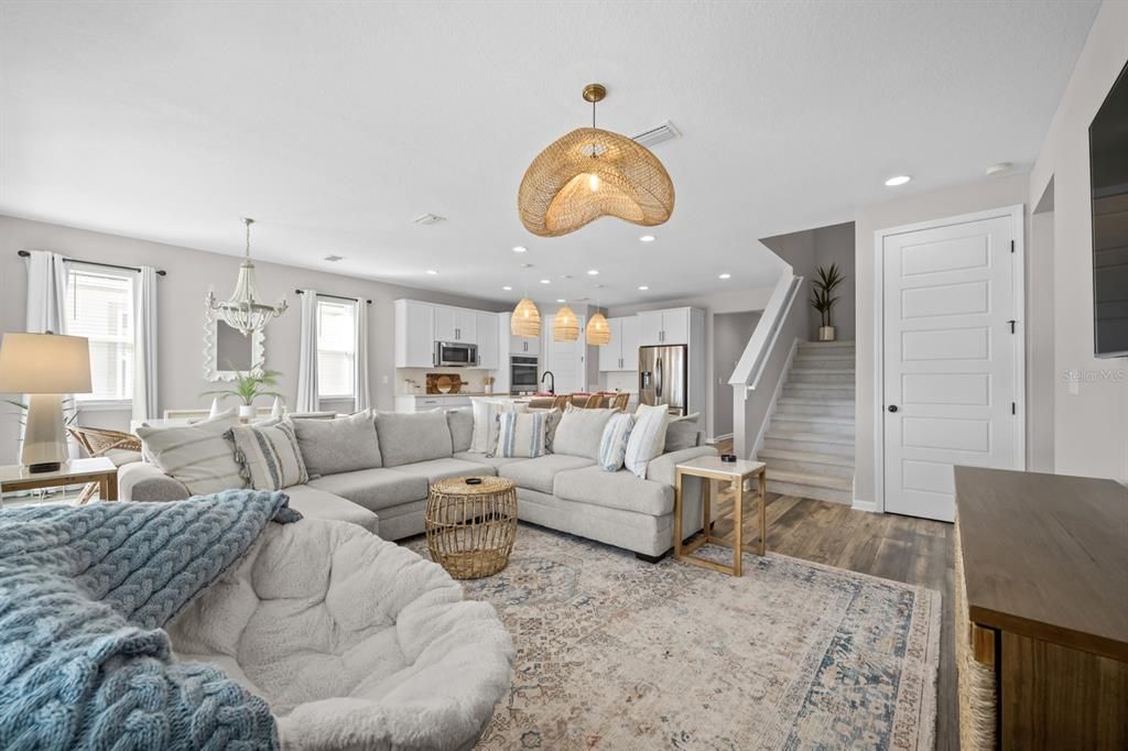 For Sale: $749,999 (4 beds, 3 baths, 2527 Square Feet)