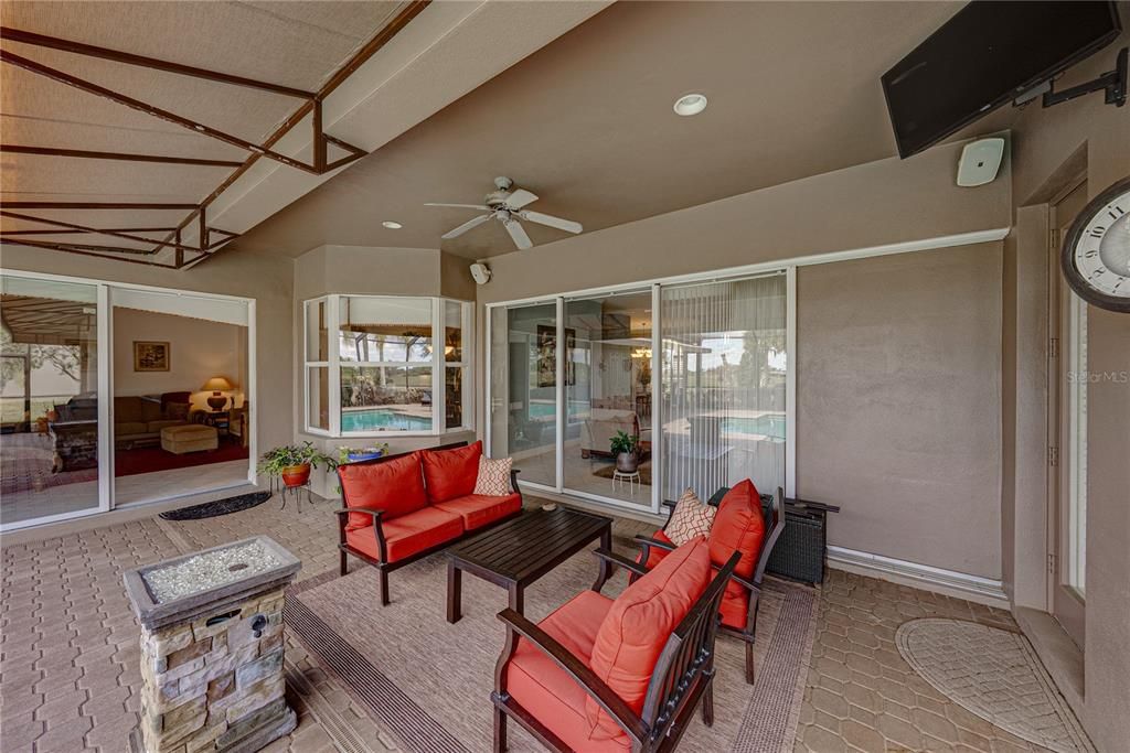 Active With Contract: $965,000 (4 beds, 3 baths, 3737 Square Feet)