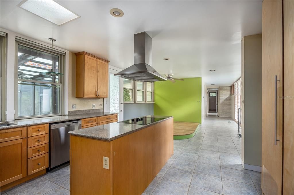 待售: $850,000 (4 贝兹, 3 浴室, 3570 平方英尺)