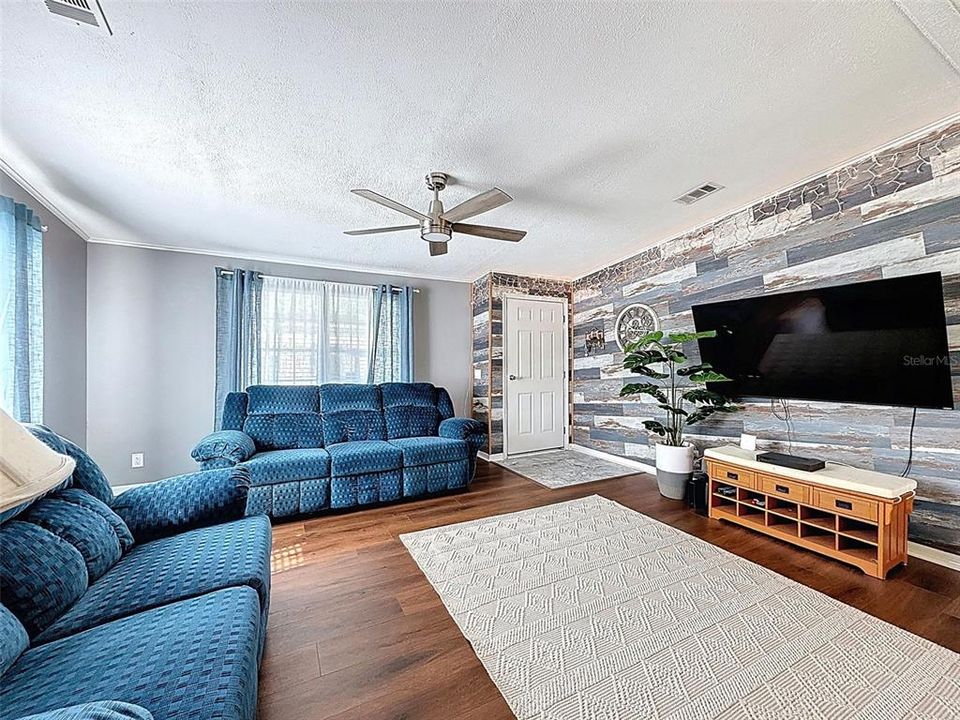 For Sale: $149,000 (2 beds, 2 baths, 1120 Square Feet)