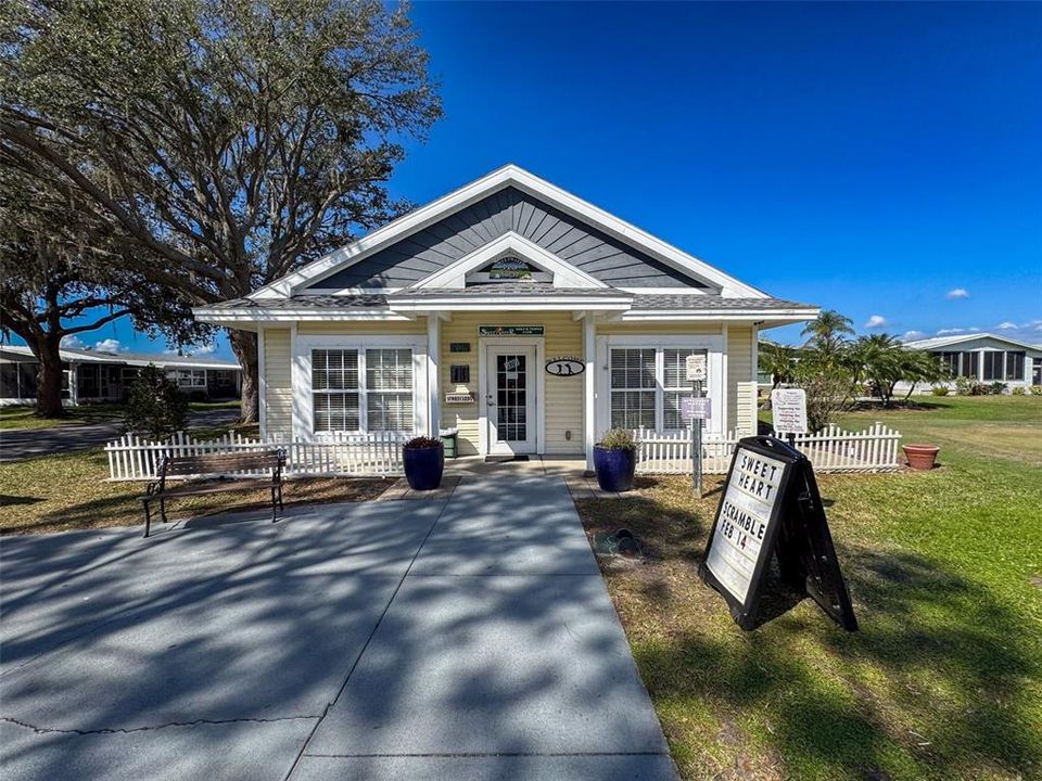 For Sale: $149,000 (2 beds, 2 baths, 1120 Square Feet)